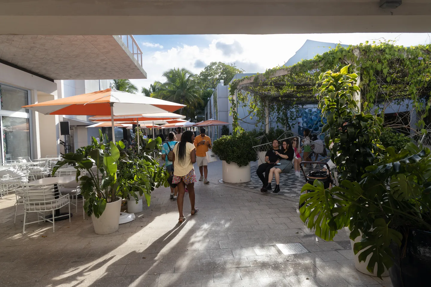 Cafe courtyard and architecture in the Miami Design District